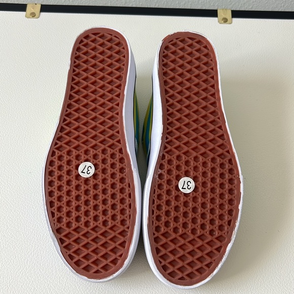 Donald Duck Sneakers - Picture 6 of 6